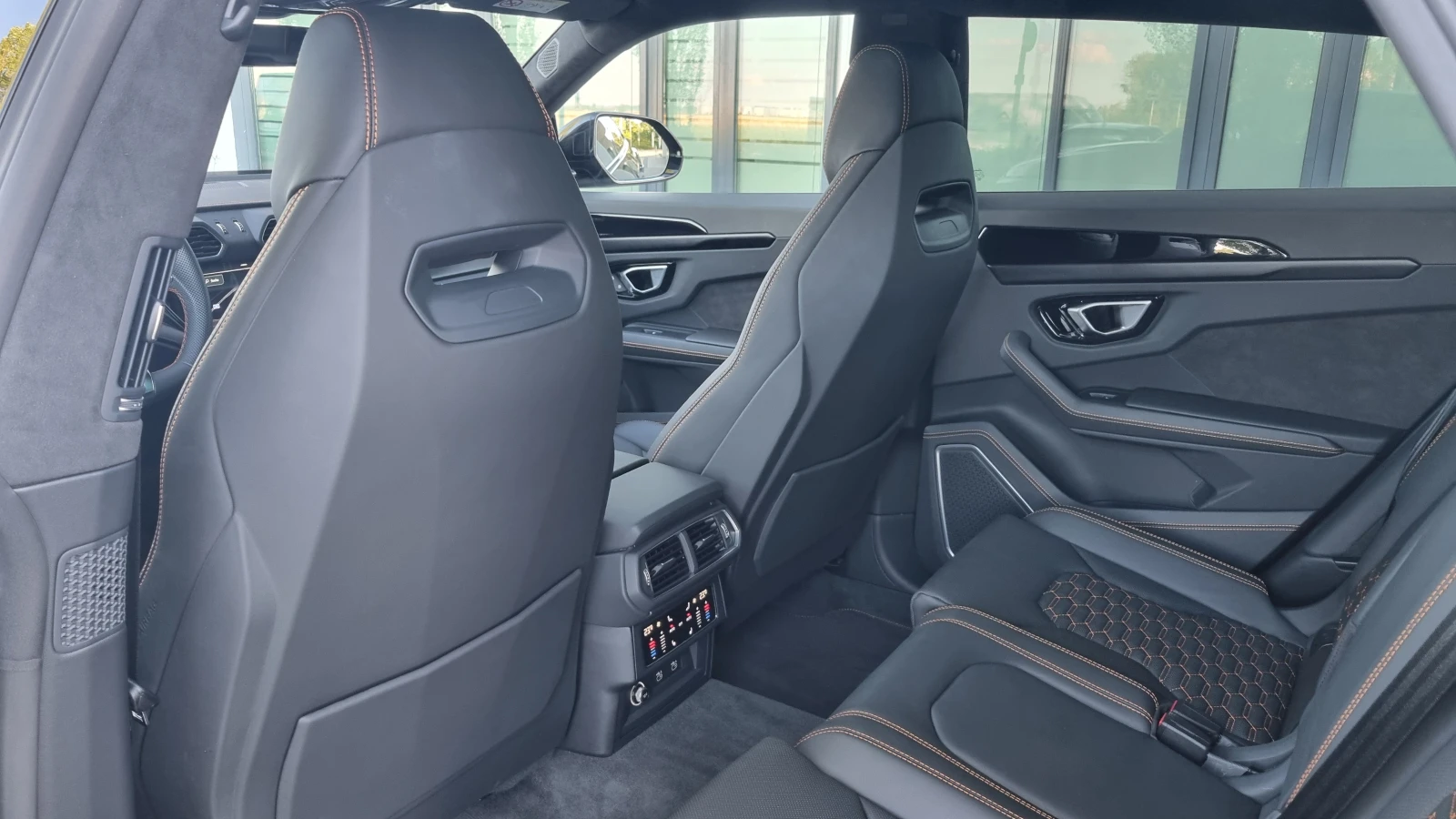 Lamborghini Urus Nero Helene/Ceramic/HUD/360'', снимка 15 - Автомобили и джипове - 53865707