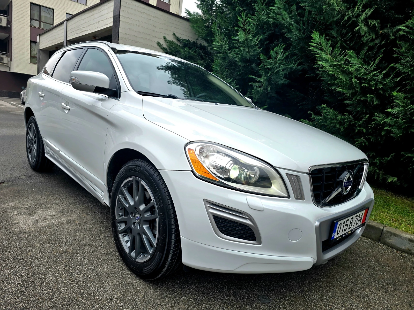 Volvo XC60 Volvo XC60 2.4 D5 Momentum AWD - изображение 3