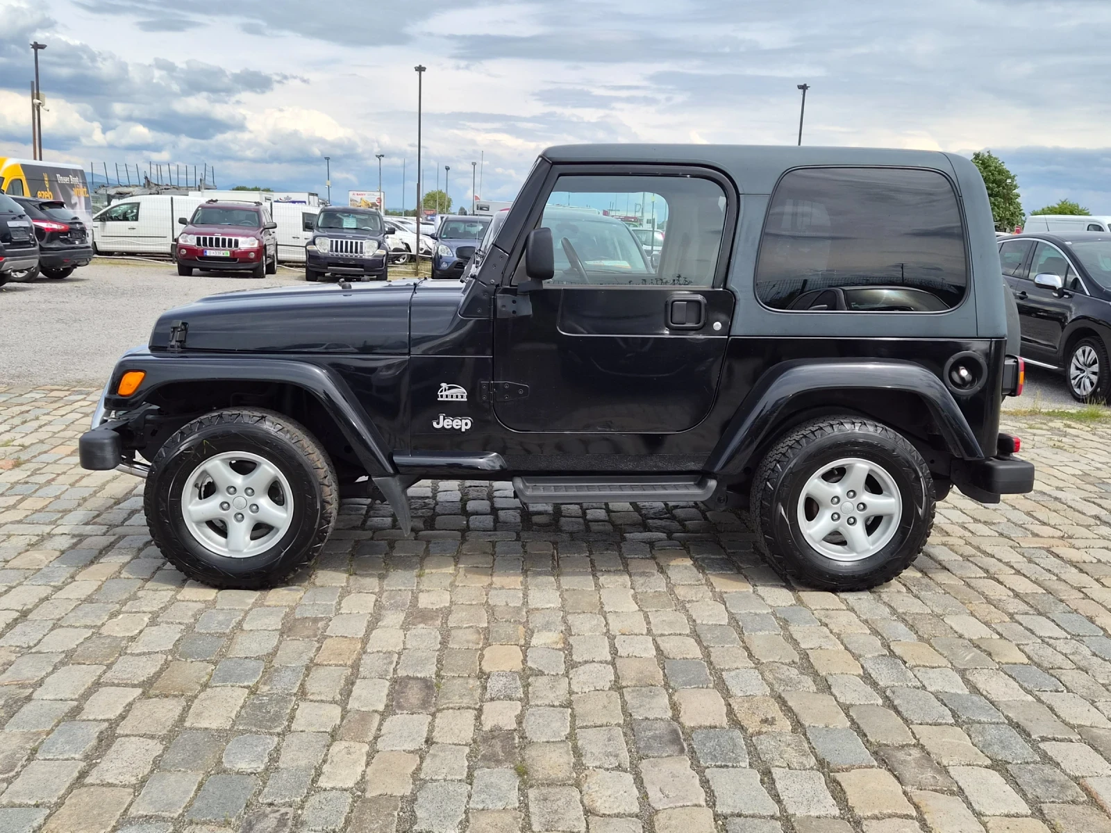 Jeep Wrangler 4.0i 177кс 2003г. HARDTOP КЛИМАТИК, снимка 4 - Автомобили и джипове - 54606742