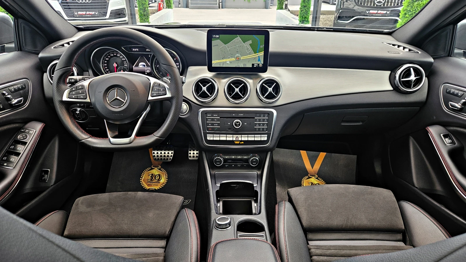 Mercedes-Benz GLA 220 AMG/4MAT/PANO/CAMERA/ПОДГРЕВ/АМБИЕНТ/CAR PLAY/LIZI, снимка 9 - Автомобили и джипове - 55217287