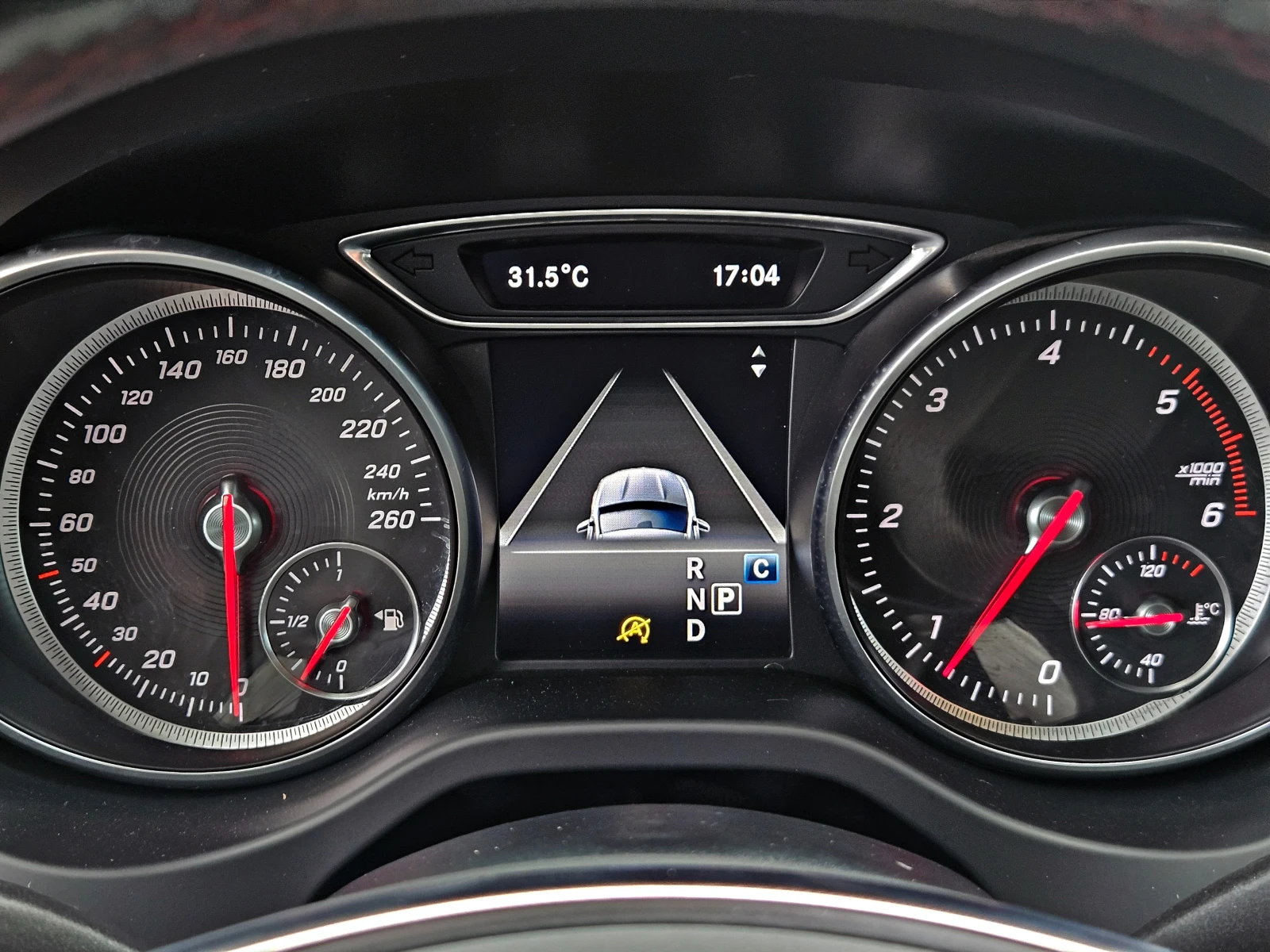 Mercedes-Benz GLA 220 AMG/4MAT/PANO/CAMERA/ПОДГРЕВ/АМБИЕНТ/CAR PLAY/LIZI, снимка 10 - Автомобили и джипове - 55217287