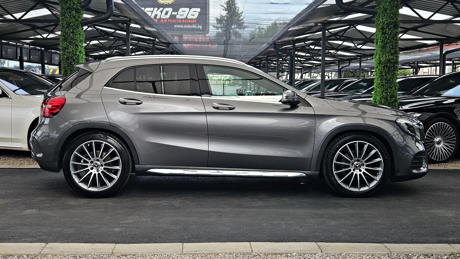 Mercedes-Benz GLA 220 AMG/4MAT/PANO/CAMERA/ПОДГРЕВ/АМБИЕНТ/CAR PLAY/LIZI, снимка 4 - Автомобили и джипове - 55217287