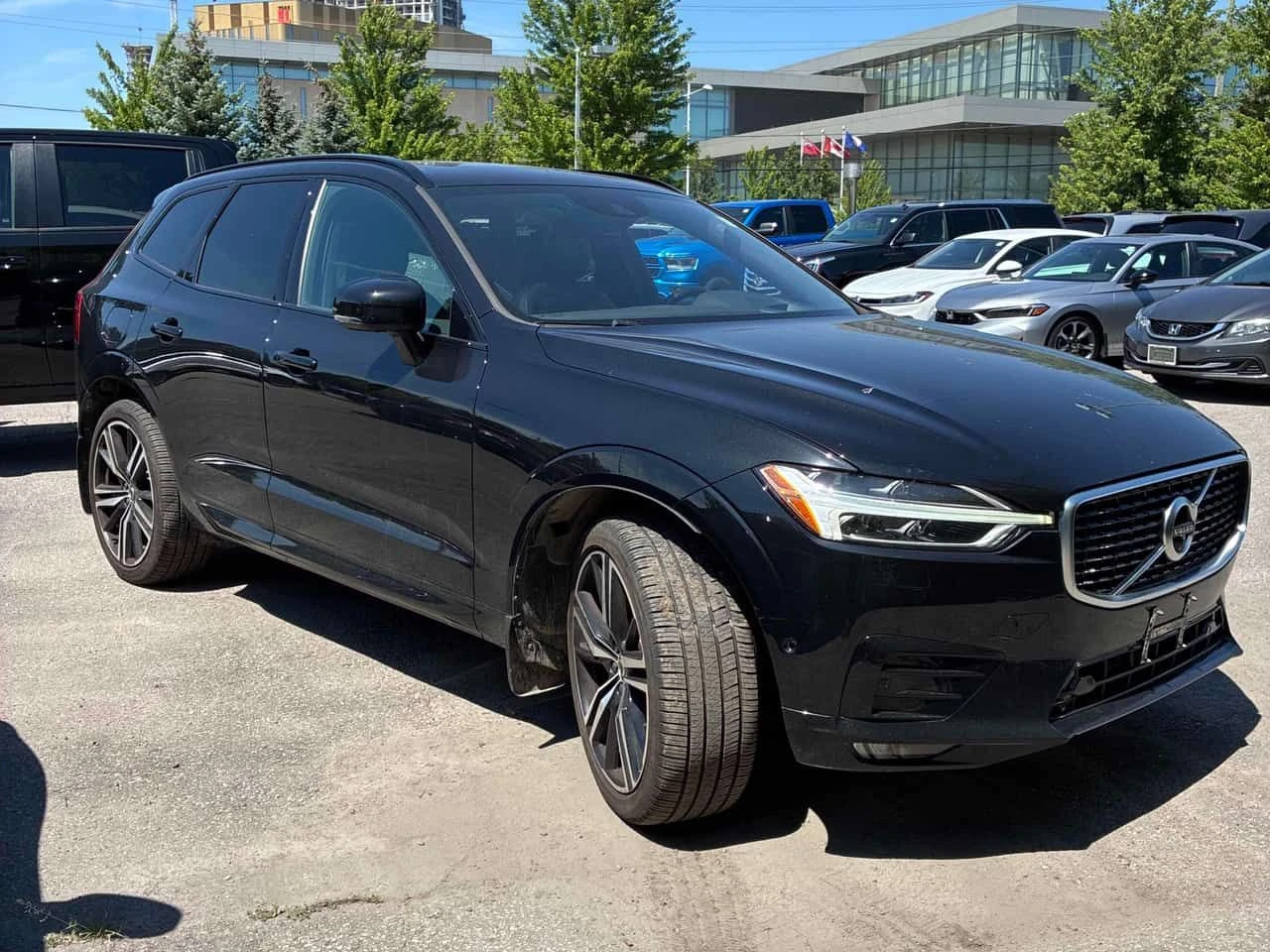 Volvo XC60  R Design / HUD / 360 / 2 ЧИФТА ГУМИ/ДЖАНТИ  , снимка 3 - Автомобили и джипове - 55391949
