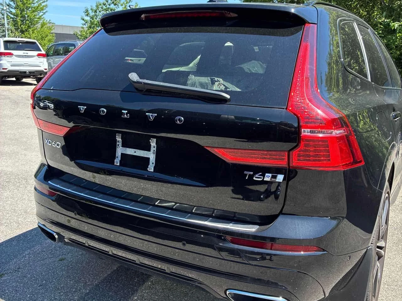 Volvo XC60  R Design / HUD / 360 / 2 ЧИФТА ГУМИ/ДЖАНТИ  , снимка 4 - Автомобили и джипове - 55391949