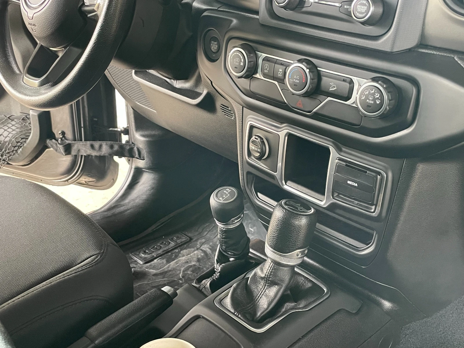 Jeep Wrangler UNLIMITED/SPORT/2.0I/TURBO | Mobile.bg � ����������� 15