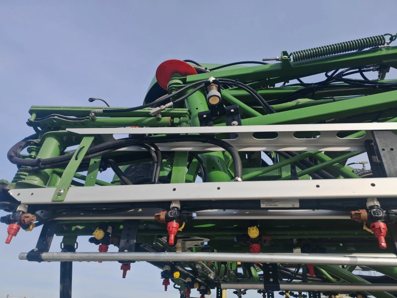 Пръскачка Amazone UX 3200 Special Premium , снимка 5 - Селскостопанска техника - 52654905