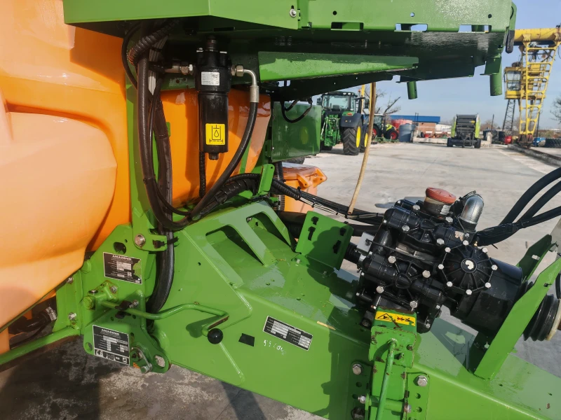 Пръскачка Amazone UX 3200 Special Premium , снимка 4 - Селскостопанска техника - 52654905