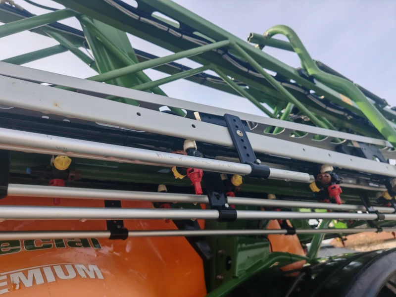 Пръскачка Amazone UX 3200 Special Premium , снимка 12 - Селскостопанска техника - 52654905