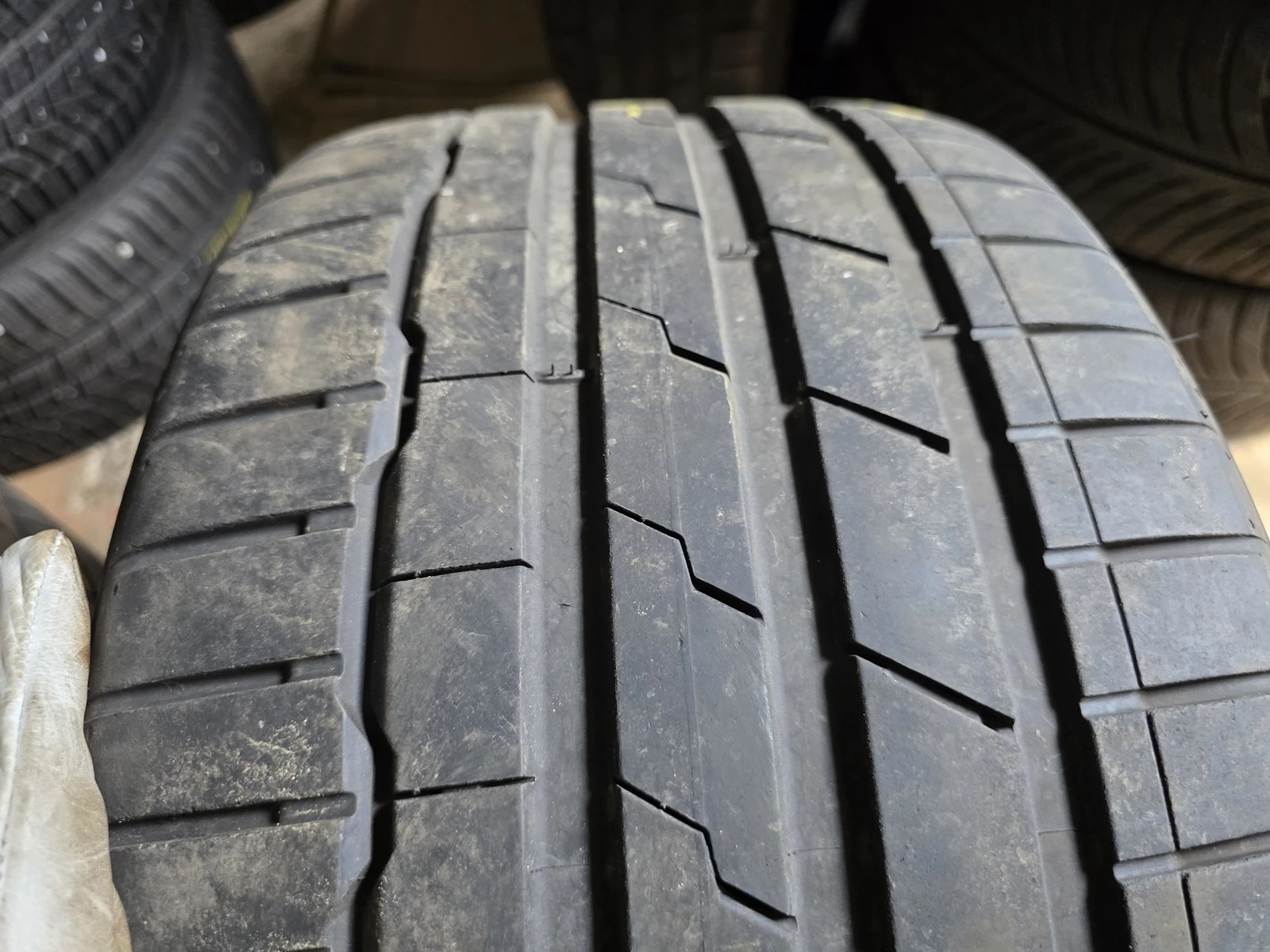 Гуми Летни 255/30R20, снимка 3 - Гуми и джанти - 56664381
