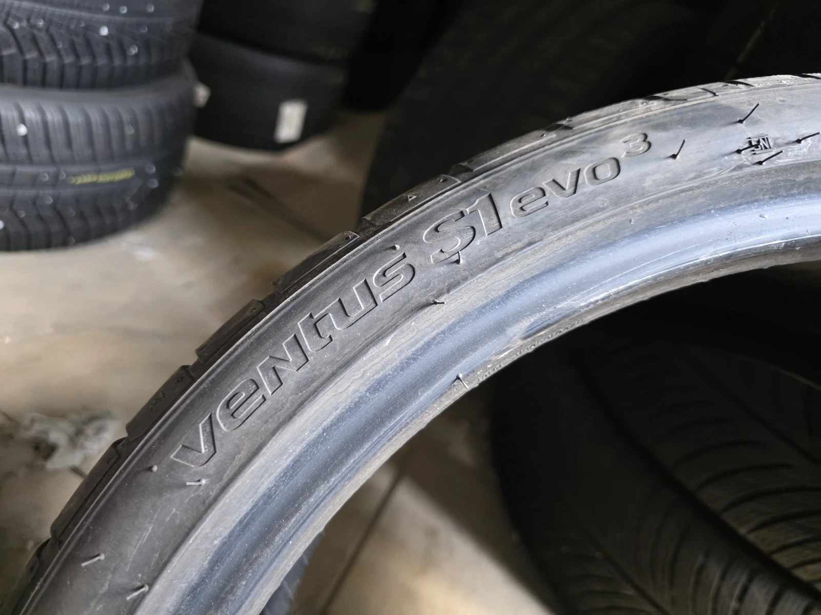 Гуми Летни 255/30R20, снимка 7 - Гуми и джанти - 56664381