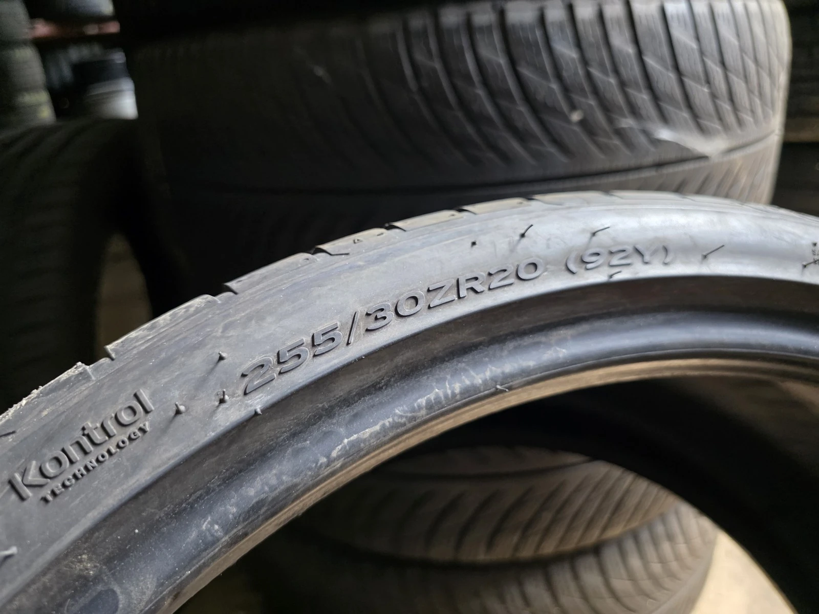 Гуми Летни 255/30R20, снимка 6 - Гуми и джанти - 56664381