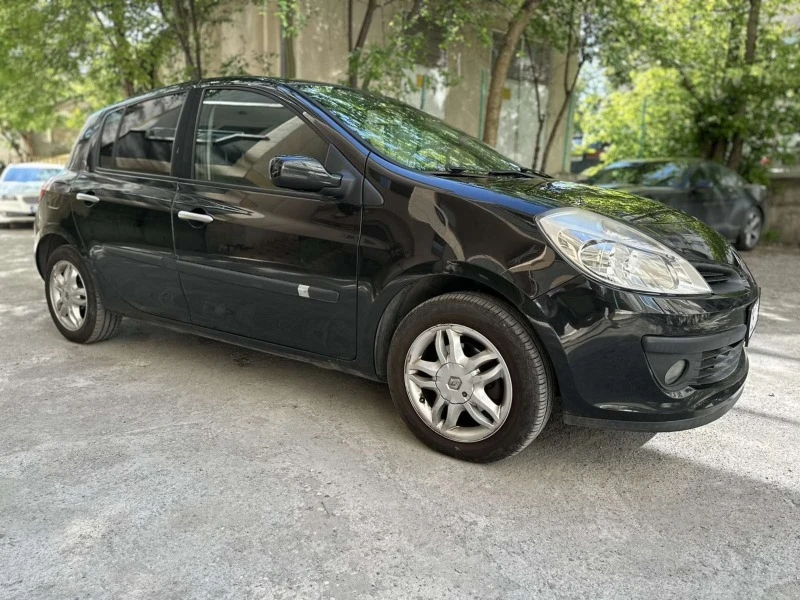 Renault Clio 1.6 бензин , снимка 3 - Автомобили и джипове - 47279382