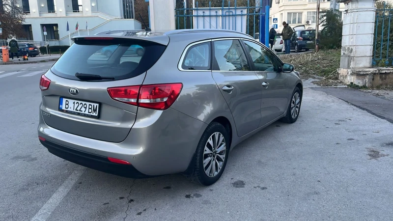 Kia Ceed SW, снимка 3 - Автомобили и джипове - 47767630