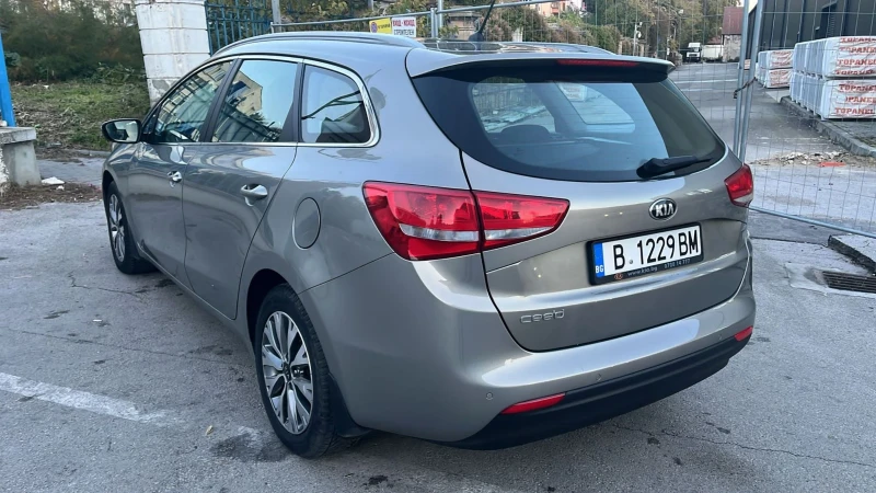 Kia Ceed SW, снимка 4 - Автомобили и джипове - 47767630