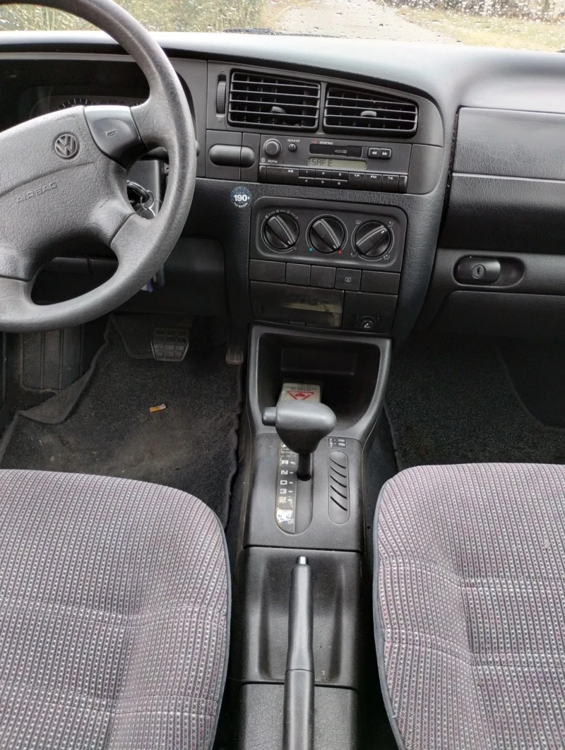 VW Golf 1, 8- 90кс, снимка 10 - Автомобили и джипове - 48510003