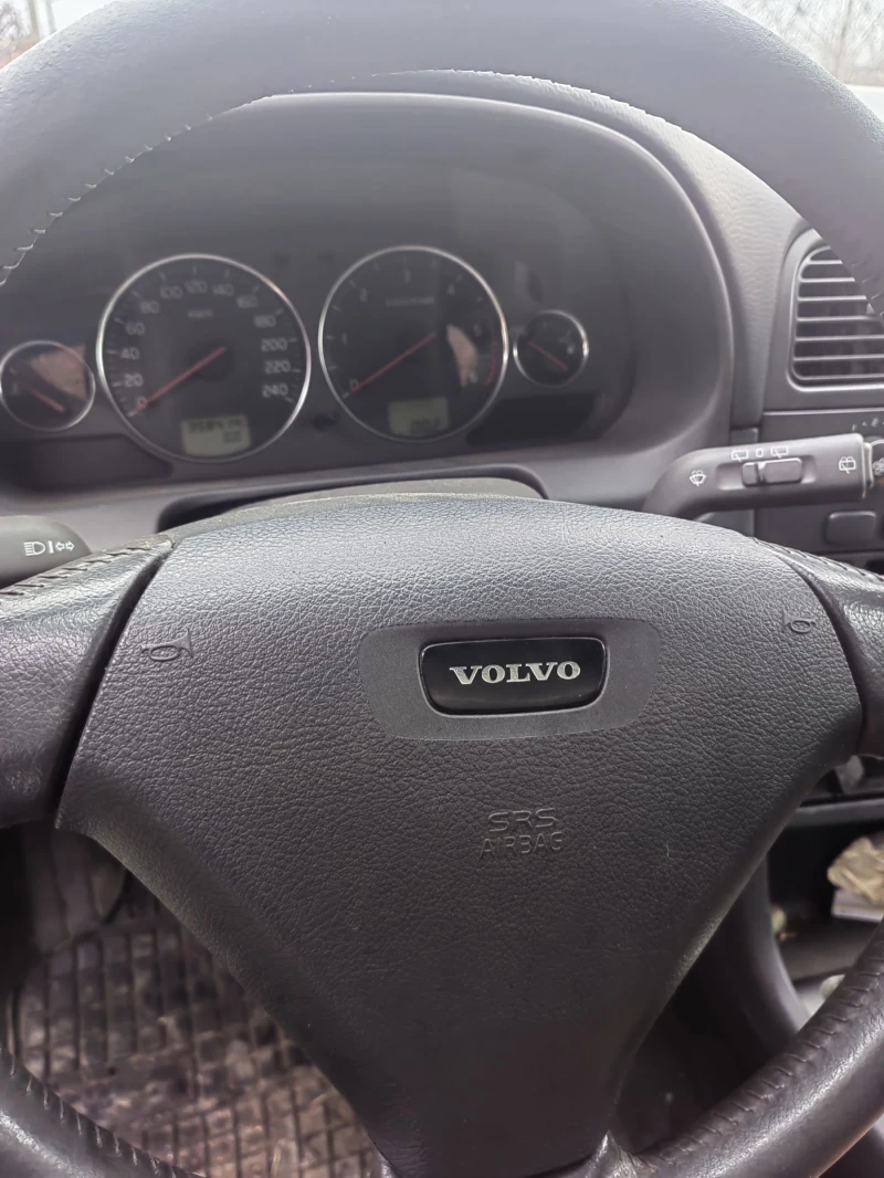 Volvo V40, снимка 5 - Автомобили и джипове - 48675781