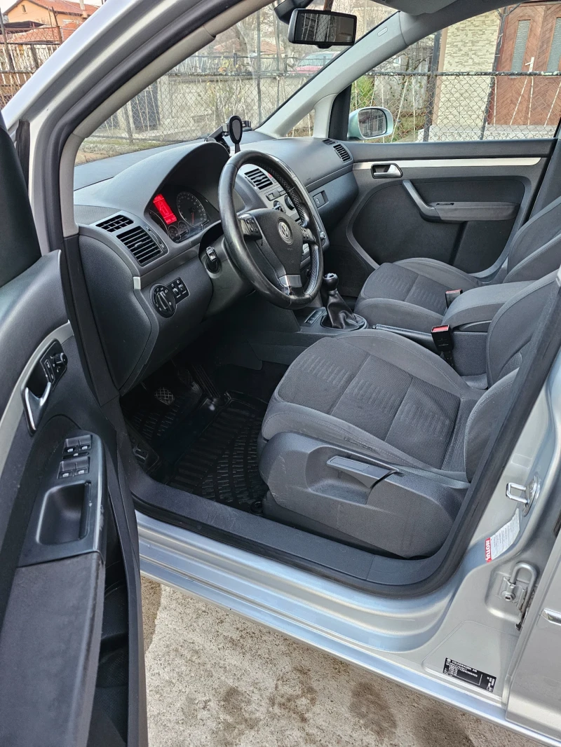 VW Touran 2000 TDI, снимка 10 - Автомобили и джипове - 48854451