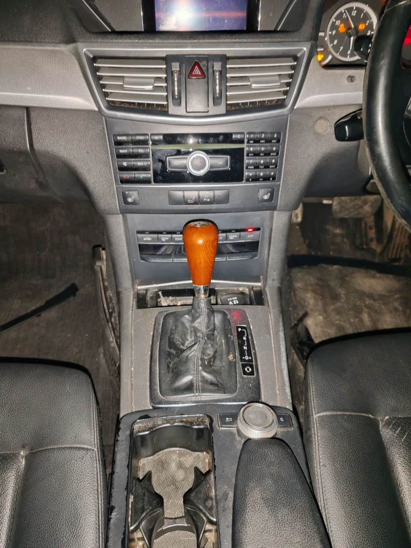 Mercedes-Benz E 220, снимка 6 - Автомобили и джипове - 52948811