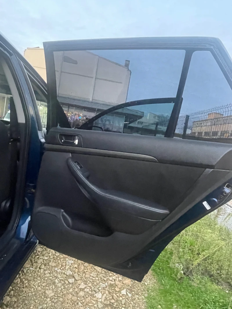 Toyota Avensis 2.0 D4D, снимка 10 - Автомобили и джипове - 52998597