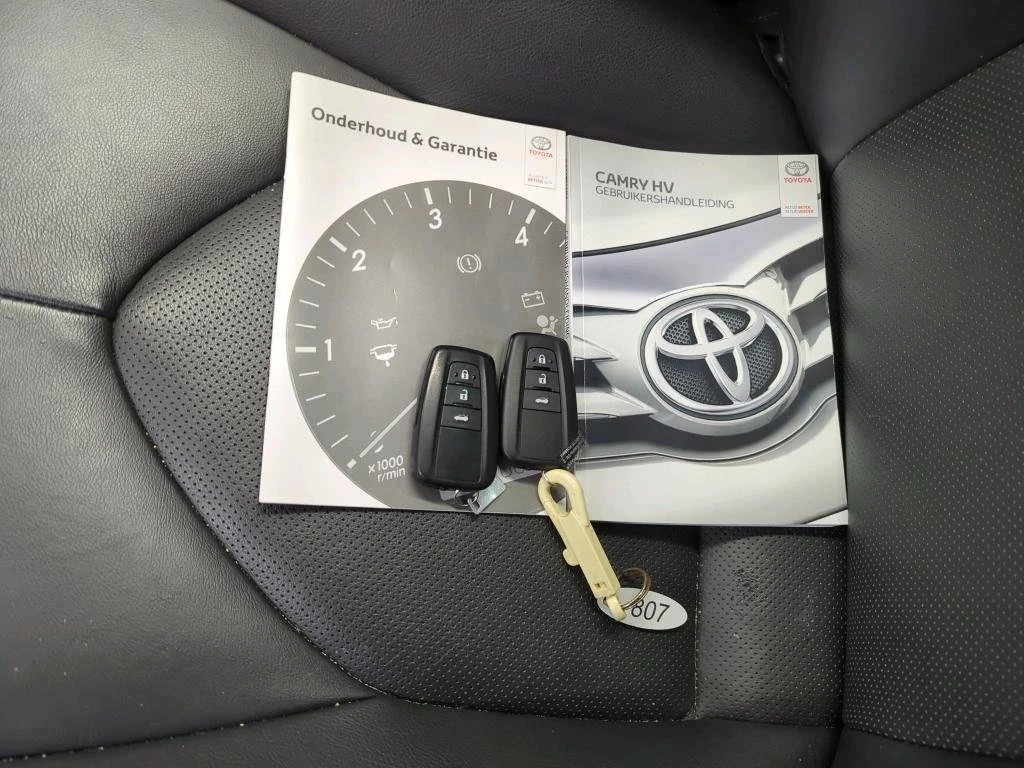 Toyota Camry 2.5 Hybrid Premium - изображение 10