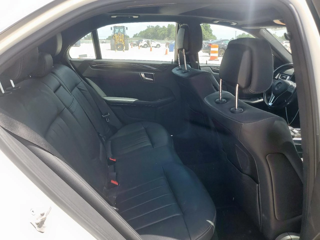 Mercedes-Benz E 500 4MATIC* Harman/Kardon* Обдухване* Keyless - изображение 10