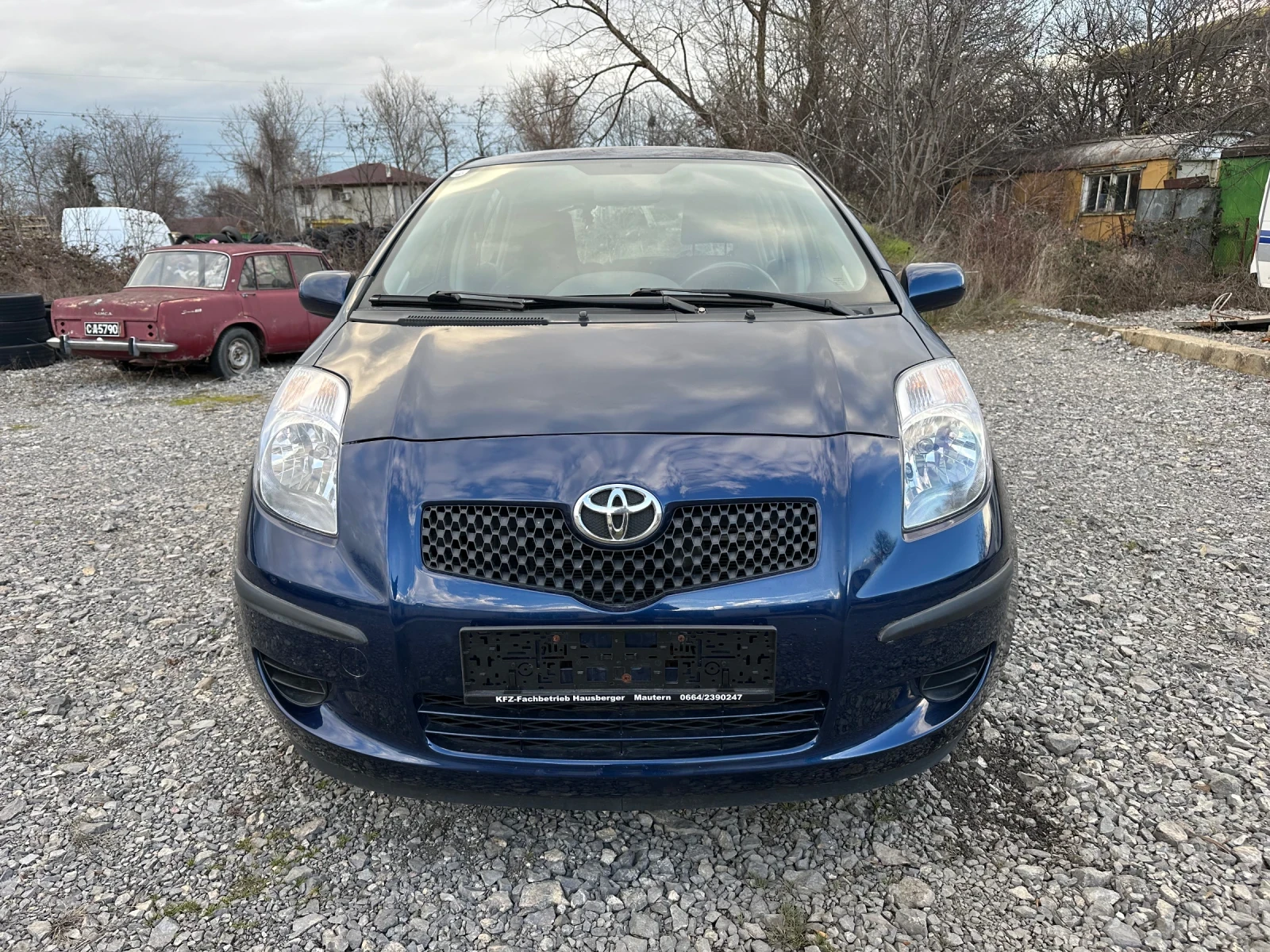 Toyota Yaris 1.3 Автомат - изображение 2