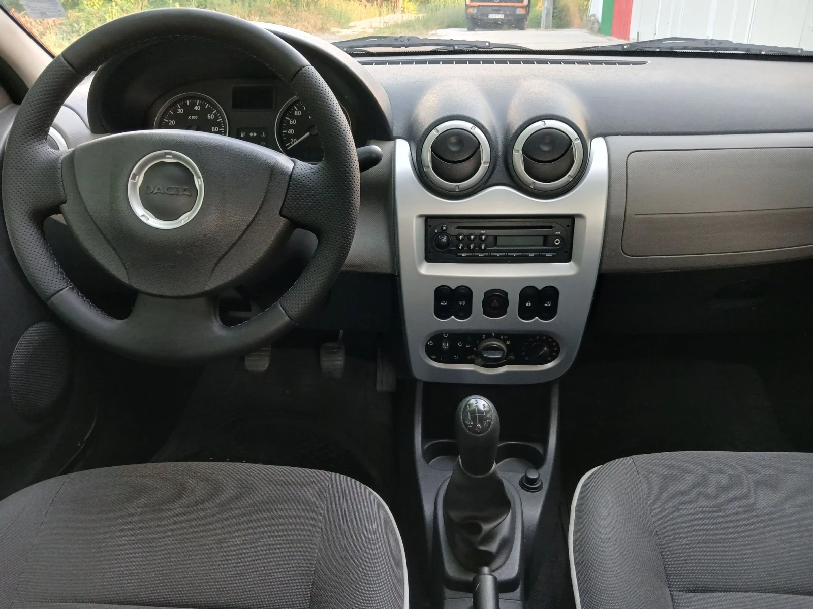 Dacia Logan Бензин-газ, снимка 12 - Автомобили и джипове - 55742651