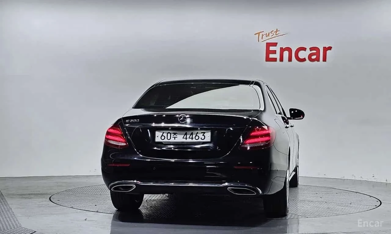Mercedes-Benz E 200 Avantgarde | АВТОФИНАНСИРАНЕ | ЦЕНА ДО БЪЛГАРИЯ, снимка 4 - Автомобили и джипове - 56211665