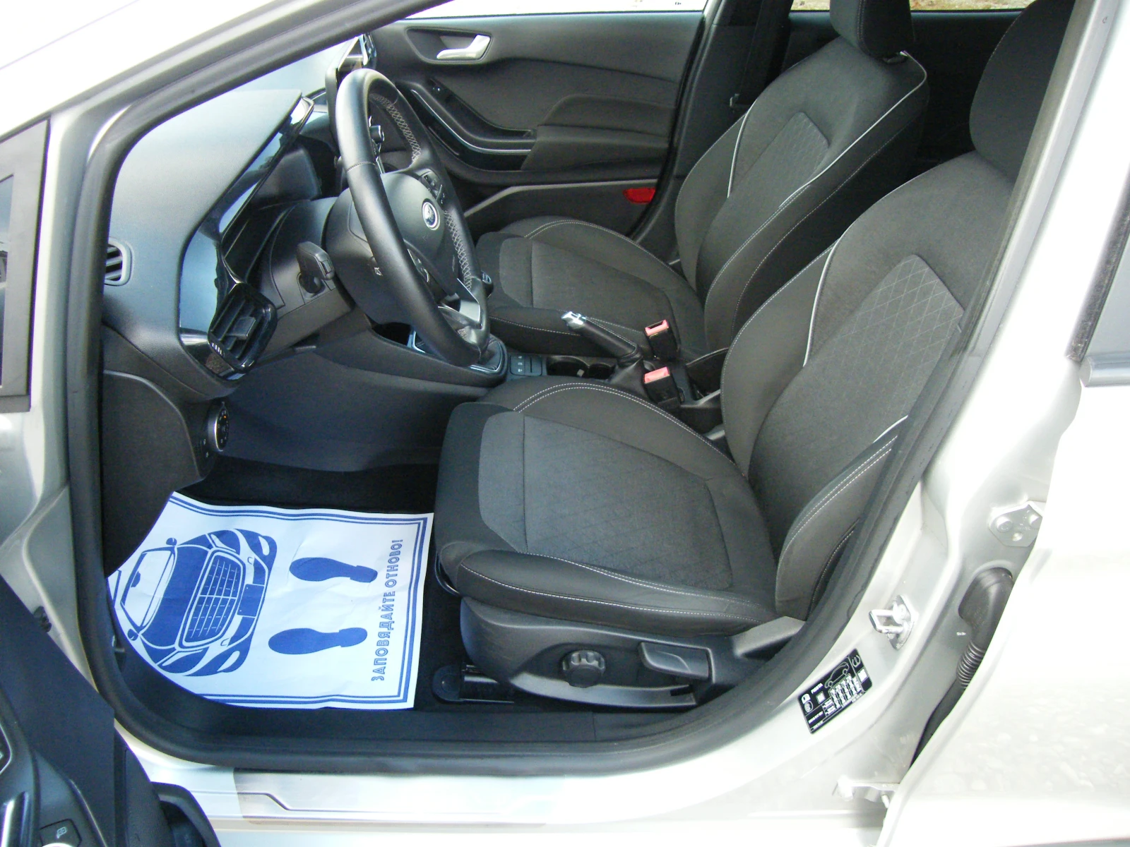 Ford Fiesta 1.0 i Active, снимка 10 - Автомобили и джипове - 56219247