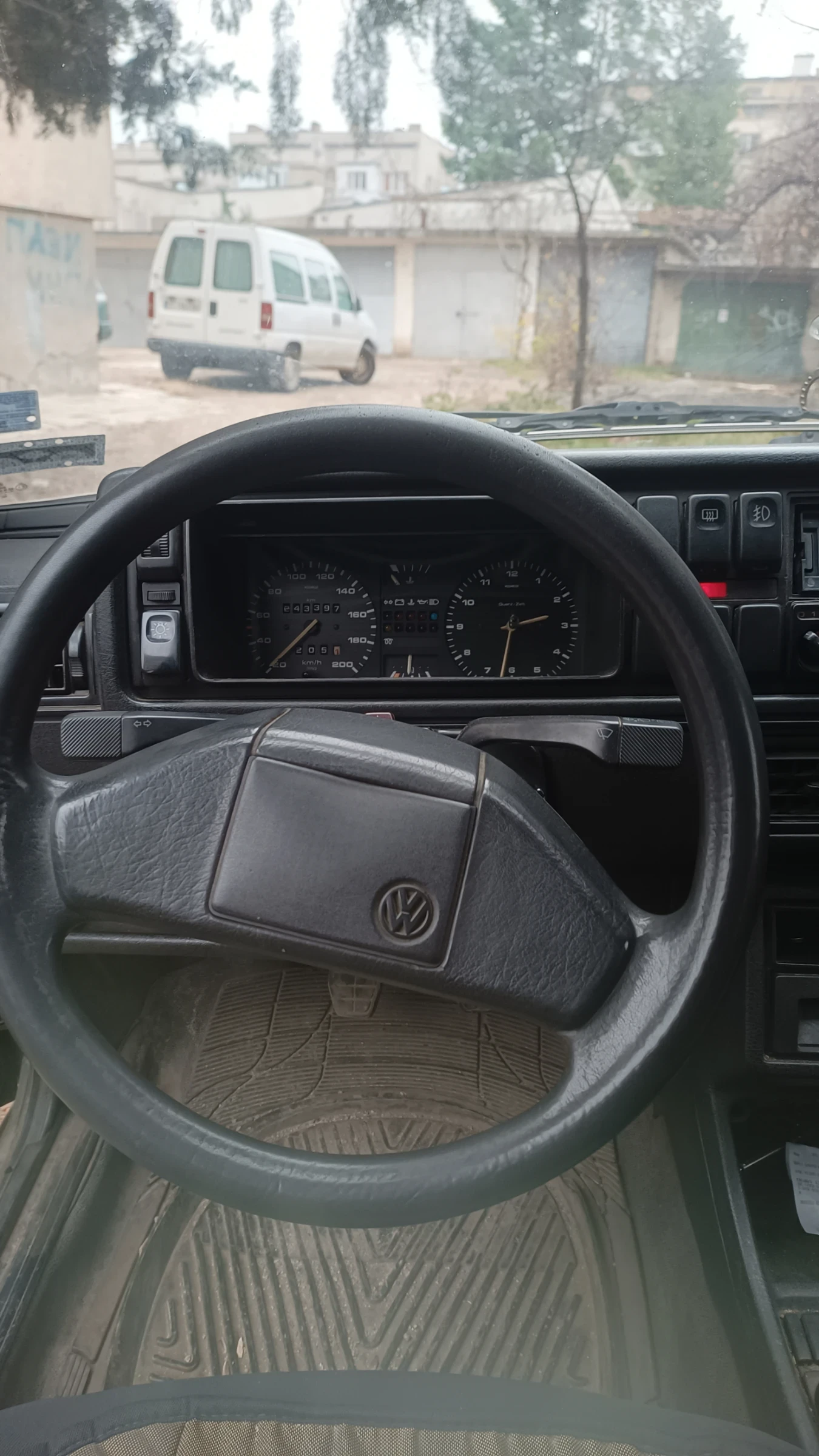 VW Golf 1.6D, снимка 4 - Автомобили и джипове - 56476084