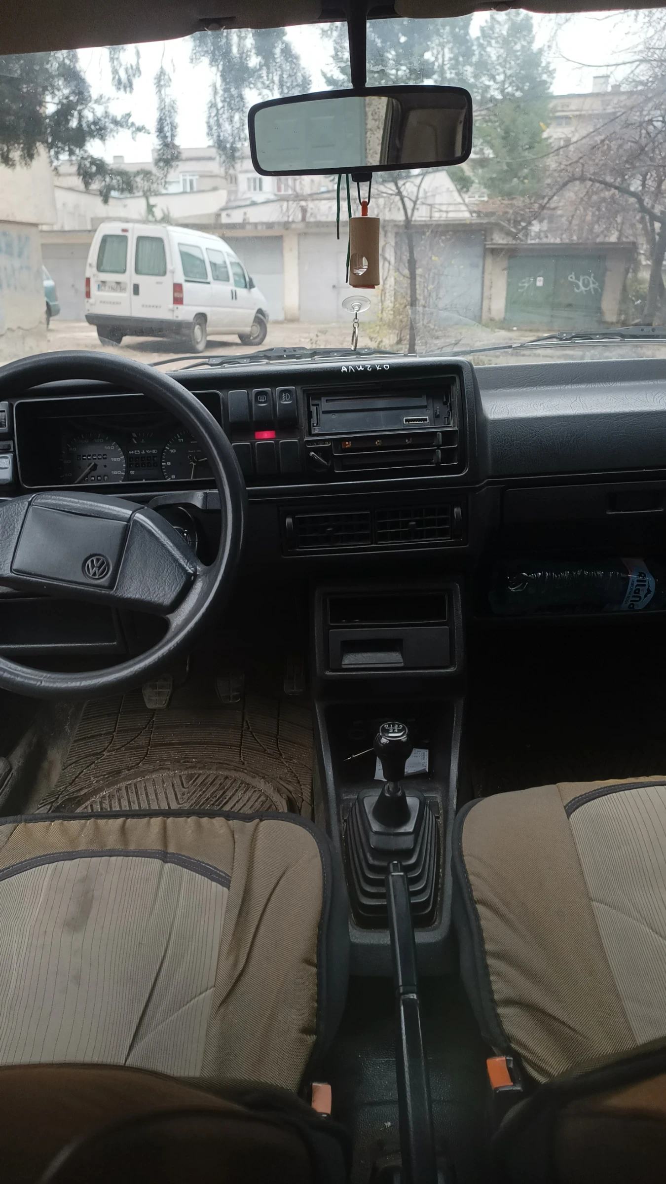 VW Golf 1.6D, снимка 5 - Автомобили и джипове - 56476084