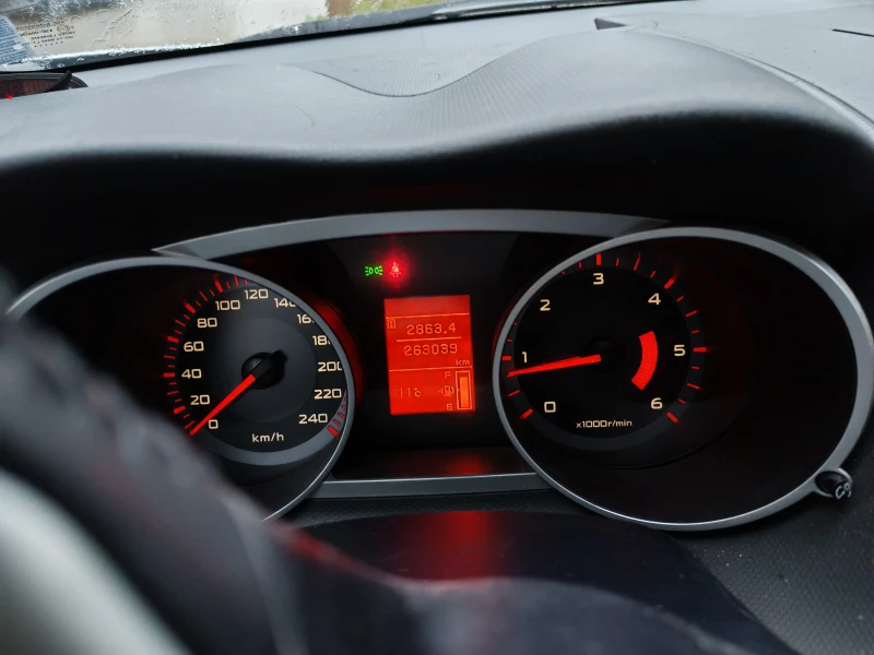 Mitsubishi Outlander 2.2 DID, снимка 12 - Автомобили и джипове - 52386227