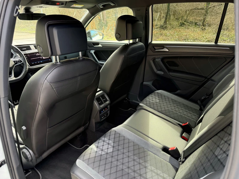 VW Tiguan 4MOTION* 3xR-LINE* ЛИЗИНГ* IQ* DIST* CAM360* FULL, снимка 12 - Автомобили и джипове - 53499704