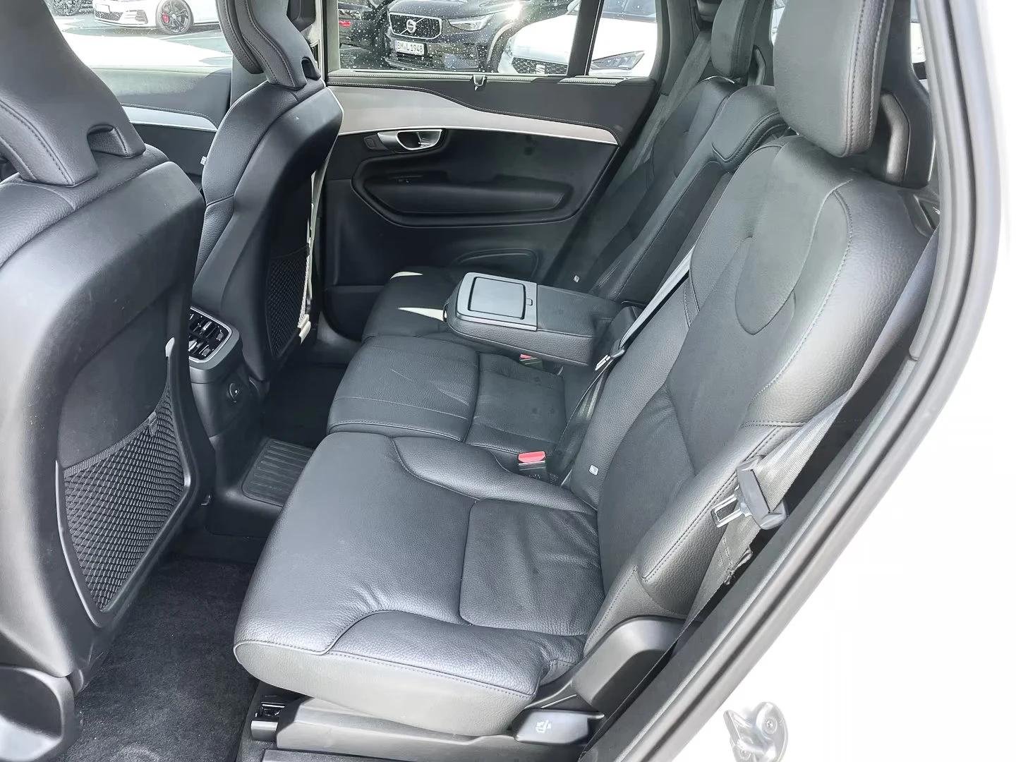 Volvo Xc90 T8/455HP/4X4/RECHARGEPLUS/LED/CAM/ACC/H&K/273z, снимка 13 - Автомобили и джипове - 54111944