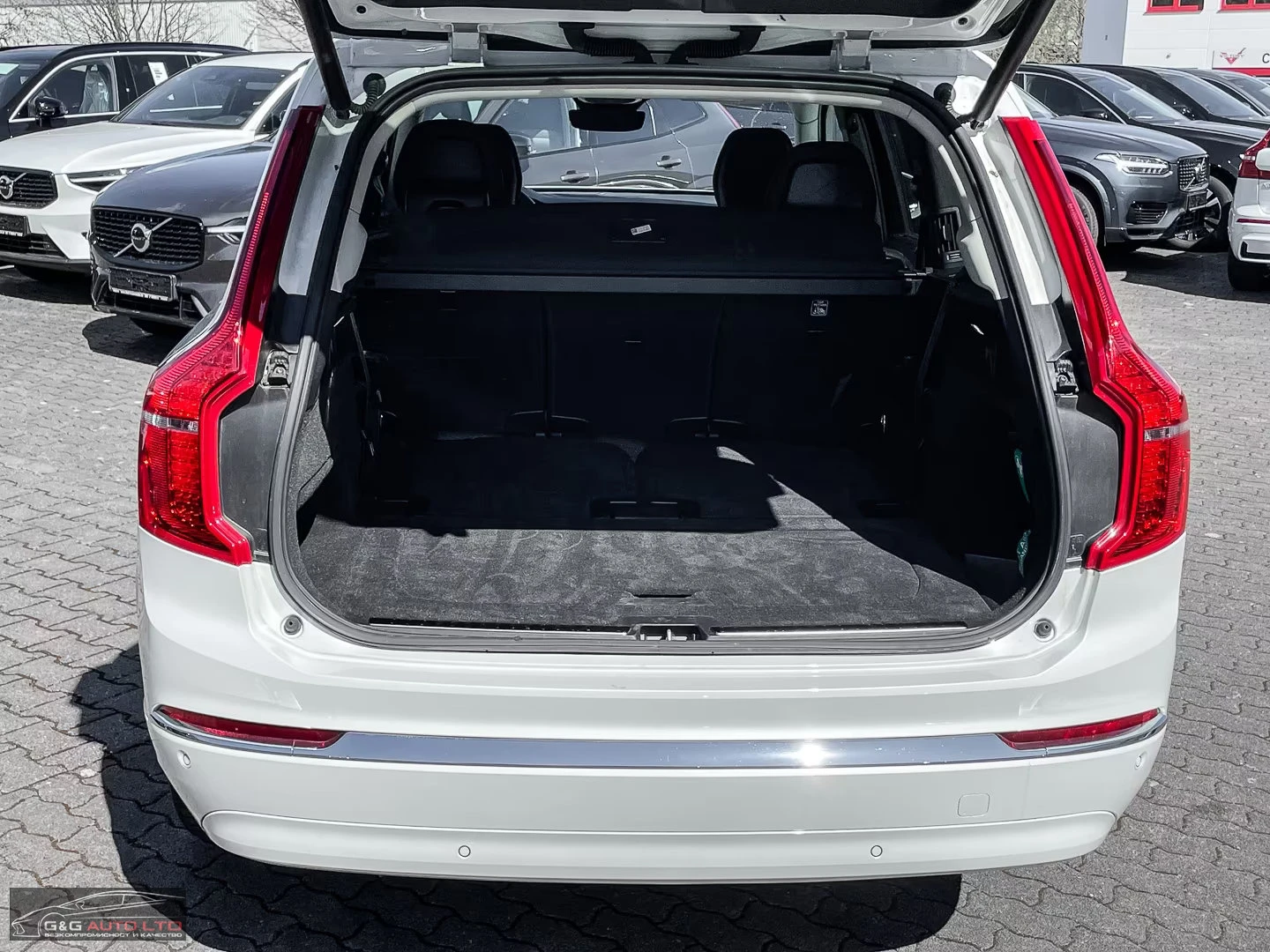 Volvo Xc90 T8/455HP/4X4/RECHARGEPLUS/LED/CAM/ACC/H&K/273z, снимка 3 - Автомобили и джипове - 54111944