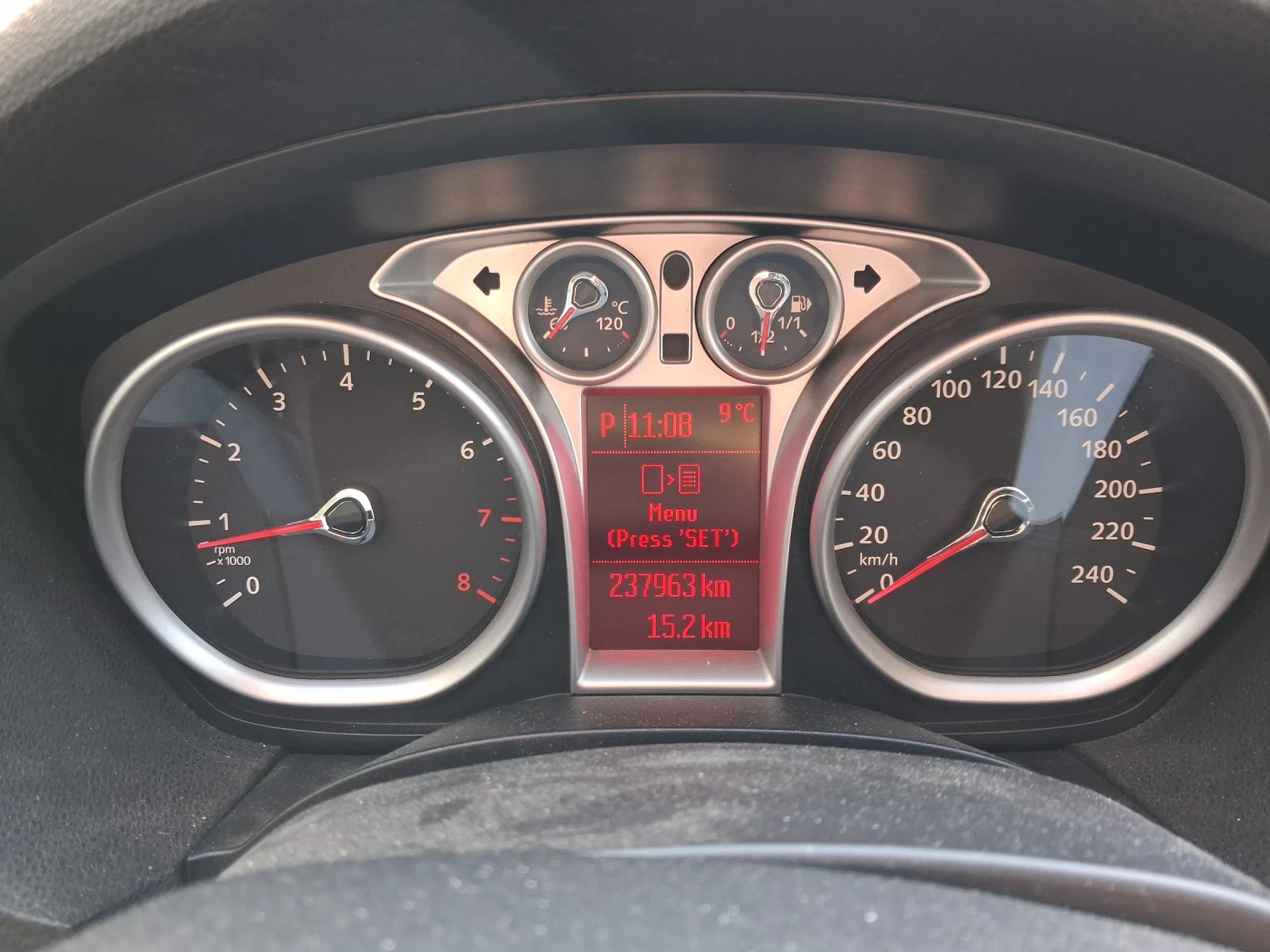 Ford Kuga 2.5T AWD, снимка 4 - Автомобили и джипове - 54444146