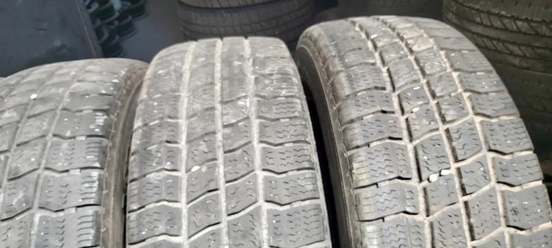 Гуми Зимни 215/70R15, снимка 3 - Гуми и джанти - 33034519