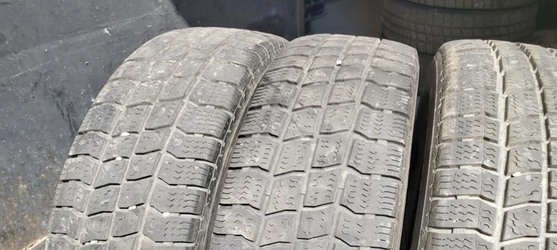 Гуми Зимни 215/70R15, снимка 2 - Гуми и джанти - 33034519