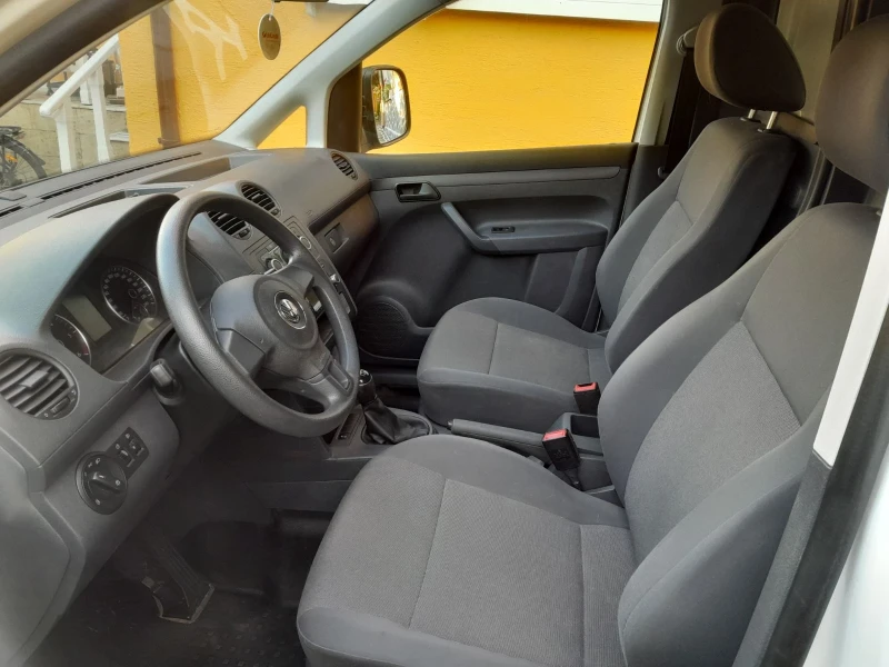 VW Caddy 1.6 TDI, снимка 5 - Автомобили и джипове - 47386875