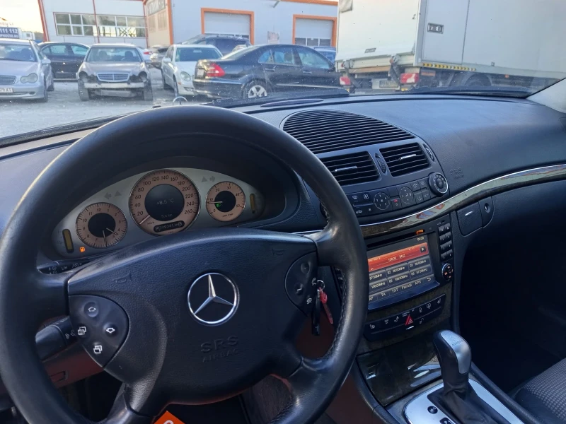 Mercedes-Benz E 270, снимка 9 - Автомобили и джипове - 48080975