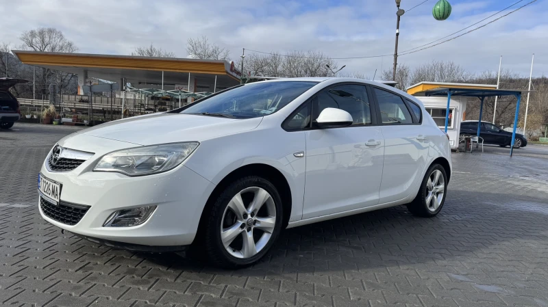 Opel Astra J, снимка 8 - Автомобили и джипове - 48571731