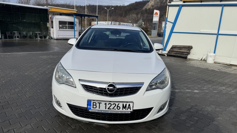 Opel Astra J, снимка 9 - Автомобили и джипове - 48571731