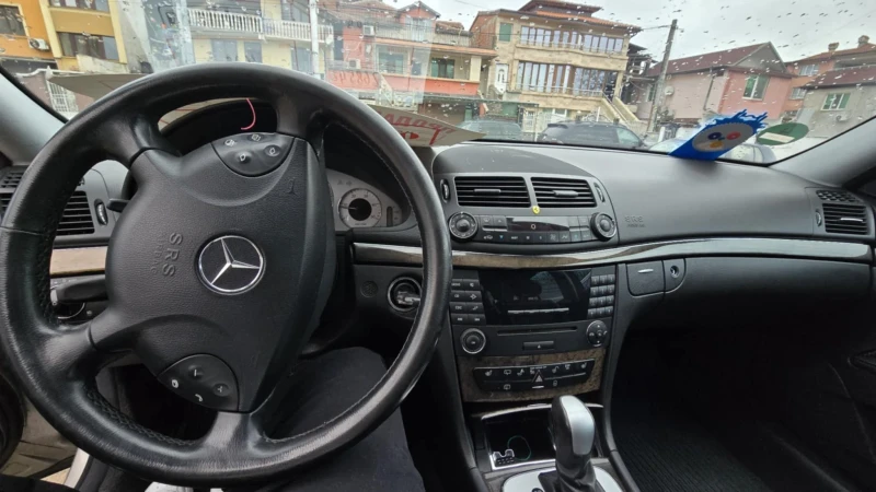 Mercedes-Benz E 320 204 k. c., снимка 9 - Автомобили и джипове - 49546632