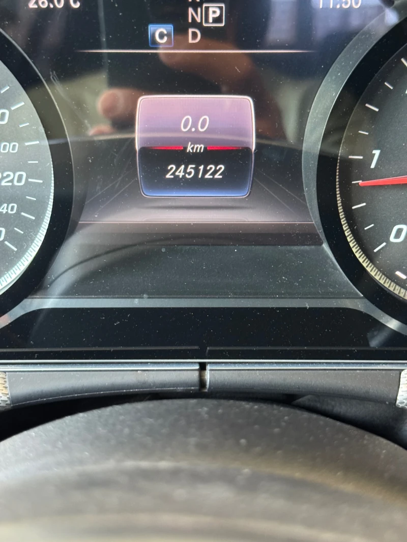 Mercedes-Benz E 220, снимка 9 - Автомобили и джипове - 51080355