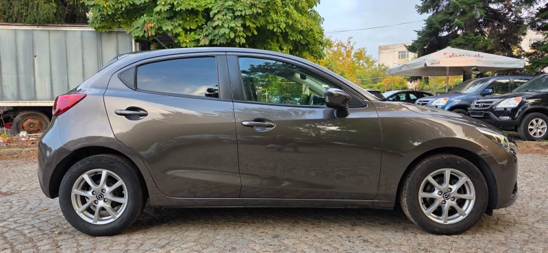 Mazda 2 1.5i SkyG * 6 ск.* KEYLESS* HEAD UP* LANE ASSIST* , снимка 4 - Автомобили и джипове - 51695806