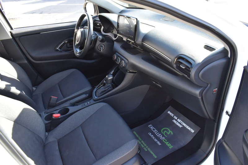 Toyota Yaris 1.5i* AUTOM* 8години ГАРАНЦИЯ* BRAKE-ASSIST* LINE, снимка 12 - Автомобили и джипове - 52236906
