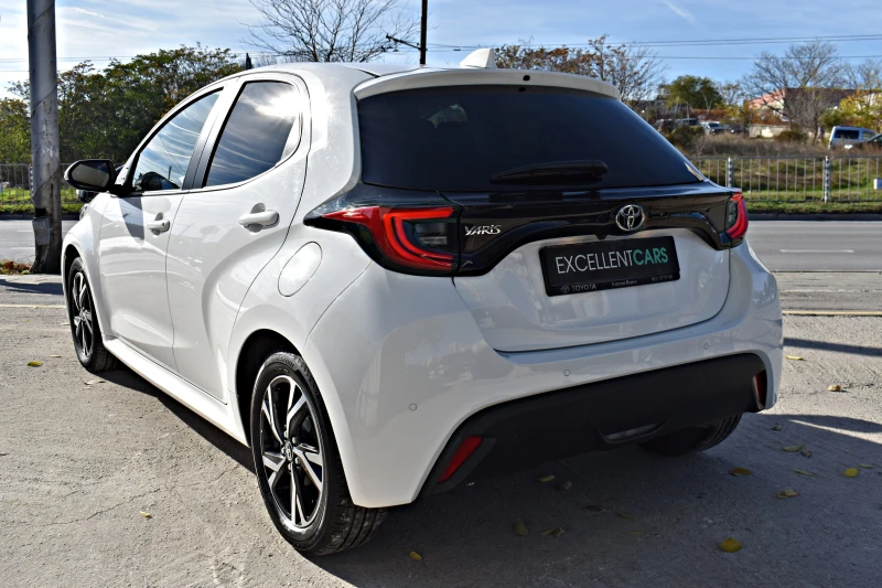 Toyota Yaris 1.5i* AUTOM* 8години ГАРАНЦИЯ* BRAKE-ASSIST* LINE, снимка 4 - Автомобили и джипове - 52236906