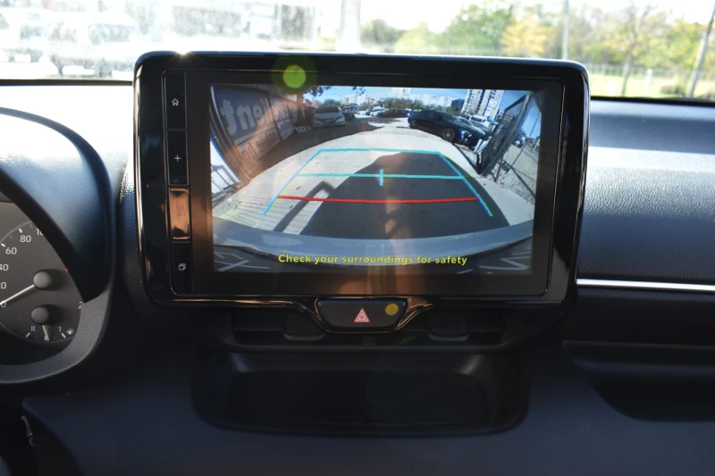 Toyota Yaris 1.5i* AUTOM* 8години ГАРАНЦИЯ* BRAKE-ASSIST* LINE, снимка 17 - Автомобили и джипове - 52236906