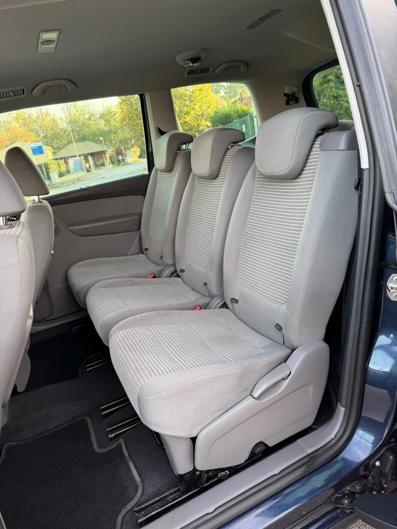 VW Sharan 2.0TDI/TOP/ОБСЛУЖЕНА/ВЪЗМОЖЕН ЛИЗИНГ, снимка 9 - Автомобили и джипове - 52427285