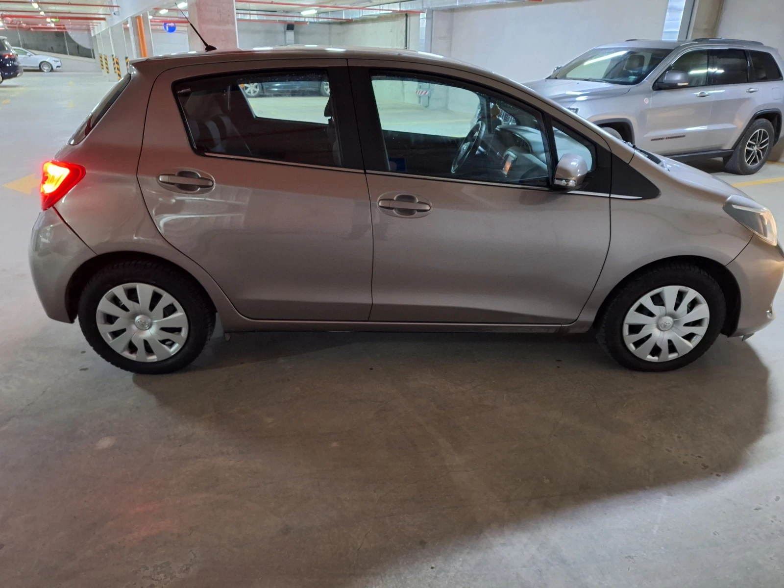 Toyota Yaris 1.0i  - изображение 6